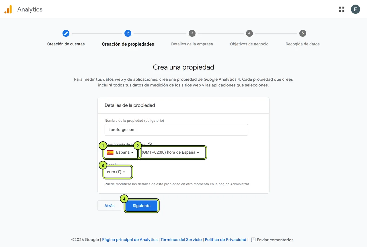 Propiedad de Google Analytics configurada con España, hora de España y euro